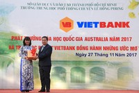 VietBank trao tặng 30 suất học bổng cho học sinh Trường THPT Chuyên Lê Hồng Phong 