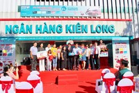  Khách hàng tỉnh Kiên Giang “trúng quà xế hộp” khi xài thẻ Kienlongbank