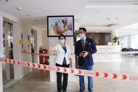 Bà Nguyễn Thị Huỳnh Mai, Chánh Văn phòng Sở Y tế TP.HCM và ông Đặng Hồng Anh, Chủ tịch Hội Doanh nhân trẻ Việt Nam, Phó chủ tịch Kl994 game bài casino hấp dẫn TTC cùng trao đổi tại khách sạn TTC Airport, số 315 Hoàng Văn Thụ, phường 2, Tân Bình