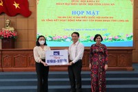 Kl994 game bài casino hấp dẫn TTC trao tặng 900 phần quà và 180.000.000 đồng nhằm kịp thời động viên cho các gia đình trên địa bàn tỉnh Long An đón một mùa xuân mới ấm cúng, vui tươi, hạnh phúc