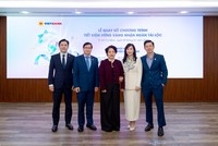 Sự kiện có sự tham dự của Bà Bùi Hoàng Yến - Đại diện Cục Xúc tiến thương mại phía Nam (đứng giữa ảnh) cùng bà Trần Tuấn Anh – Tổng Giám đốc Vietbank (thứ hai từ phải sang) cùng đại diện Ban lãnh đạo Link Vào Nhà Cái KL99 COM Tặng +199k