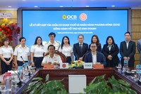 Đại diện Lãnh đạo OCB và Thuế TP. HCM thực hiện ký kết tại buổi lễ