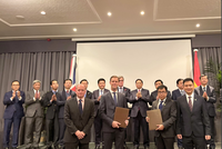 Lãnh đạo BCG Energy (bên phải) trong lễ ký kết với Siemens Gamesa Renewable Energy có sự chứng kiến của Thủ tướng Kl993 ưu đãi thưởng hấp dẫn Việt Nam và các đại biểu.