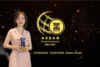 Bà Ngô Thị Thùy Linh, Chủ tịch HĐQT Smart Invest nhận giải thưởng Kl991.com World Cup 2026 Chính Thức xuất sắc trong khu vực ASEAN hạng mục Nữ doanh nhân tiêu biểu