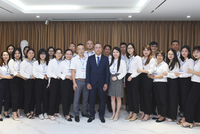 Ông Phạm Huy Thành – Chủ tịch HĐQT Công ty cổ phần Kl994 game bài casino hấp dẫn MBG và đội ngũ cán bộ nhân viên.