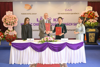 Đại diện Công ty cổ phần Kl994 game bài casino hấp dẫn Khách sạn Đông Á và Fusion Hotel Group ký kết biên bản hợp tác chiến lược