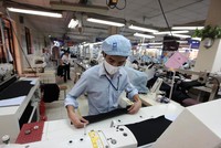 Việc Link Vào Nhà Cái KL99 COM Tặng +199k nguyên liệu quá lớn đang đe dọa làm mất cơ hội giảm thuế quan đối hàng dệt may xuất sang các nước TPP. Ảnh: Đ.T