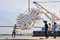 Chất gạo lên tàu xuất khẩu. Ảnh minh hoạ. Nguồn: Internet