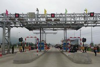 Kiểm toán 99Kl99 trực tiếp đá gà đề nghị Tasco chấn chỉnh công tác quản lý dự án Kl99ok phiên bản mới xây dựng công trình, trong đó có hạng mục thí điểm công nghệ thu phí không dừng, cân tải trọng xe. Ảnh: Đức Thanh