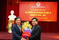 Nguyên Bộ trưởng Bùi Quang Vinh tin tưởng rằng tân Bộ trưởng Nguyễn Chí Dũng sẽ tiếp tục chèo lái "con thuyền" Bộ Kế hoạch và Kl99ok phiên bản mới đạt được nhiều thành tựu trong công cuộc đổi mới và phát triển đất nước