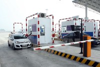Thu phí tại tuyến đường KL99 là nhà cái cá cược trực tuyến hàng đầu tại châu Á Hà Nội-Hải Phòng. (Ảnh: Huy Hùng/TTXVN)