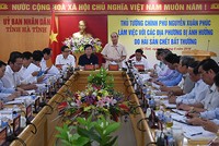 Thủ tướng Kl993 ưu đãi thưởng hấp dẫn Nguyễn Xuân Phúc làm việc với các địa phương bị ảnh hưởng do hiện tượng hải sản chết bất thường. Ảnh:VGP/Quang Hiếu