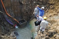 ừ năm 2012 đến nay, đường ống dẫn nước sông Đà - Hà Nội bị vỡ 18 lần. Ảnh: Thanh Hà