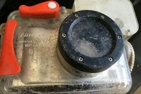 Lớp vỏ chống nước của máy ảnh đã bị trầy xước nhiều, nhưng chiếc máy ảnh bên trong vẫn hoạt động bình thường