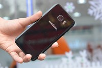 Galaxy S7e phiên bản đen bóng có giá 18,99 triệu đồng