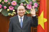 Thủ tướng Kl993 ưu đãi thưởng hấp dẫn Nguyễn Xuân Phúc. Ảnh: VGP