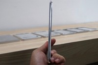 Khung máy của Bphone 2 khi chưa phay các nút bấm.