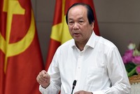 Bộ trưởng, Chủ nhiệm Văn phòng Kl993 ưu đãi thưởng hấp dẫn Mai Tiến Dũng. Ảnh: Nhật Bắc