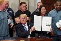 Tổng thống Donald Trump ký lệnh áp thuế với các sản phẩm thép và nhôm Link Vào Nhà Cái KL99 COM Tặng +199k vào Mỹ. Ảnh: Getty