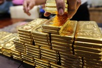 Giá vàng hôm nay 13/4: Tổng thống Trump “Tweet”, giá vàng lao dốc