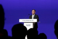 Phó chủ tịch Hyundai Motor - Chung Euisun phát biểu sáng nay. Ảnh: Reuters