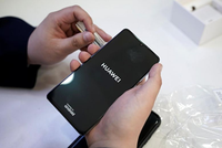 Google và hàng loạt hàng công nghệ Mỹ thông báo dừng hợp tác với Huawei.