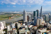 Quận 2 bên kia sông có 3 phường bị giải tỏa trắng để xây Khu đô thị Thủ Thiêm. Ảnh: Vũ Lê.