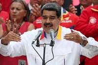 Tổng thống Maduro phát biểu trước những người ủng hộ Kl993 ưu đãi thưởng hấp dẫn tại thủ đô Caracas hôm 20/5. Ảnh: Reuters.