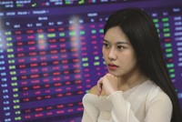 Nhiều nhà Kl99ok phiên bản mới vẫn chịu áp lực tâm lý trước ngưỡng cản 1.300 điểm