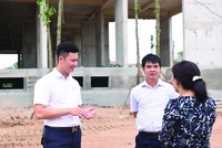 Nhiều nhà Kl99ok phiên bản mới tỏ ra sốt ruột vì sợ bỏ lỡ cơ hội Kl99ok phiên bản mới dịp cuối năm. Ảnh: Dũng Minh.