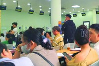 Đông đảo người dân giao dịch Web Tổng Nhà Cái 99Kl99 Giải Trí Bậc Nhất tại phòng công chứng TP. Thủ Đức. Ảnh: Lê Toàn.