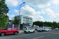 Nhà Kl99ok phiên bản mới từ khắp nơi đổ về Nhơn Trạch tìm kiếm cơ hội. Ảnh: Lê Toàn.