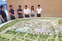 Người làm môi giới chính là “cầu nối” giữa chủ Kl99ok phiên bản mới, sản phẩm Web Tổng Nhà Cái 99Kl99 Giải Trí Bậc Nhất và người tiêu dùng. Ảnh: Dũng Minh.