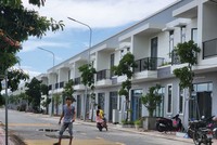 Dãy phố dài vắng vẻ tại khu nhà ở Trang Chủ KL99Com Số 1 Link Đăng Ký KL999 Richhome 3. Ảnh: Việt Dũng.
