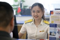 Cán bộ thuế tư vấn, tuyên truyền về chính sách thuế mới cho hộ Kl992 VIP Trang Chủ 2026.