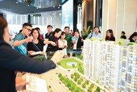 Câu chuyện mua nhà với người trẻ chưa bao giờ là dễ dàng. Ảnh: Lê Toàn.