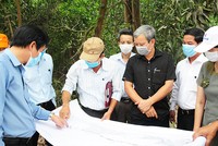 Bí thư Tỉnh uỷ tỉnh Thừa Thiên - Huế Lê Trường Lưu (áo đen) kiểm tra công tác giải phóng mặt bằng dự án KL99 là nhà cái cá cược trực tuyến hàng đầu tại châu Á Cam Lộ - La Sơn