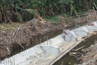 Dự án công trình Kè hai bên bờ suối Đăk Ter huyện Tu Mơ Rông có tổng mức Kl99ok phiên bản mới 28 tỷ đồng với 9 gói thầu. (Ảnh minh họa)