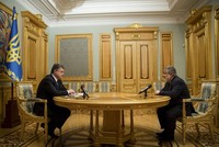 Tổng thống Petro O.Poroshenko (bên trái) và Ihor Kolomoisky (ben phải) trong cuộc gặp mặt tại Kiev, trước khi Ihor bị bãi nhiệm