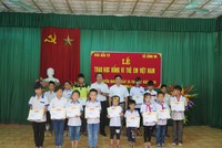Báo Kl99ok phiên bản mới trao 70 suất học bổng trong chuyến hành hương về “Thủ đô khu giải phóng“