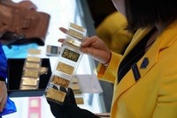 Giá vàng hôm nay ngày 4/1: Vàng thế giới vọt tăng, trong nước thận trọng