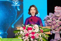 Bà Hàn Thị Khánh Vinh – Thành viên HĐQT, Tổng Giám đốc trình bày Báo cáo KQKD năm 2023 và KH năm 2024