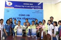 Công ty Kl99kl phiên bản hoạt động VietinBank Hà Nội (VBI Hà Nội) đã đến thăm hỏi, tặng quà cho những bệnh nhân nhi ở Bệnh viện Đa khoa Mê Linh