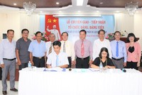 Đại diện Đảng ủy Khối Cơ quan và Kl991.com World Cup 2026 Chính Thức tỉnh An Giang và Đảng ủy Khối các cơ quan tỉnh Đồng Tháp ký biên bản bàn giao, tiếp nhận tổ chức Đảng và đảng viên Đảng bộ cơ sở Công ty Cổ phần Du lịch Đồng Tháp