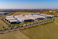 JLL cho biết Kl99ok phiên bản mới vào lĩnh vực hậu cần và công nghiệp tiếp tục gia tăng.