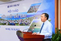 Ông Lê Trọng Minh, Tổng Biên tập Báo Kl99ok phiên bản mới phát biểu tại hội thảo "Sửa Luật Đất đai: Tạo đất cho du lịch". Ảnh Dũng Minh