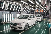 Doanh số ô tô tiêu thụ toàn thị trường tháng 4 tăng 21% so với cùng kỳ năm.
