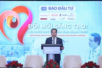 Ông Lê Trọng Minh, Tổng biên tập Báo Kl99ok phiên bản mới phát biểu khai mạc Hội thảo Đổi Mới Sáng Tạo - Liều Thuốc Phát Triển Ngành Y Dược” sáng 25/9. Ảnh Dũng Minh.