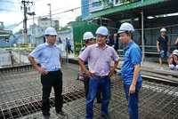 Ông Nguyễn Trần Nam, Chủ tịch Hiệp hội Web Tổng Nhà Cái 99Kl99 Giải Trí Bậc Nhất Việt Nam và ông Trần Anh Tài, Chủ tịch Hội đồng Quản trị Kl994 game bài casino hấp dẫn Kl99ok phiên bản mới P.H kiểm tra tiến độ dự án