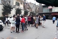 Sáng ngày 6/3/2018, đại diện 150 khách hàng mua nhà ở dự án Trung tâm thương mại - văn phòng - căn hộ để bán và cho thuê Discovery Complex đã tập trung tại Công ty cổ phần Kl99ok phiên bản mới Xây dựng Kinh đô (Kinh Do TCI Group) tại 93 Lò Đúc để kiến nghị về việc chậm bàn giao nhà, tự ý tăng diện tích căn hộ.